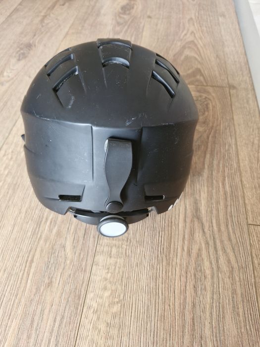 Зимна каска от декатлон