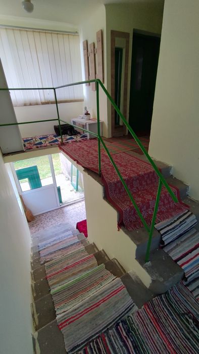 Casa cu etaj si teren  - vanzare sau inchiriere com. Carbunesti