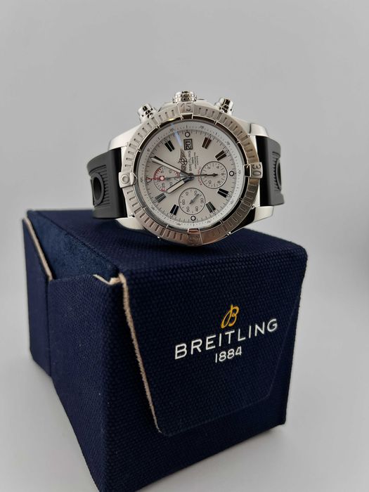 Наручные часы Breitling Super Avenger