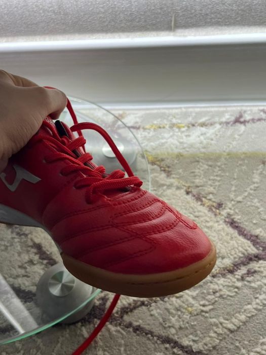 Продам футзалки джома