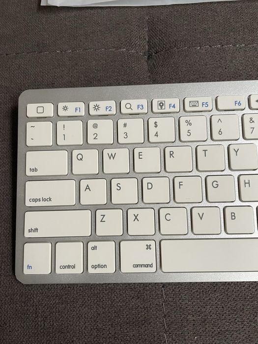 Клавиатура с layout за Mac бяло-сива (работи с всеки лаптоп/компютър)