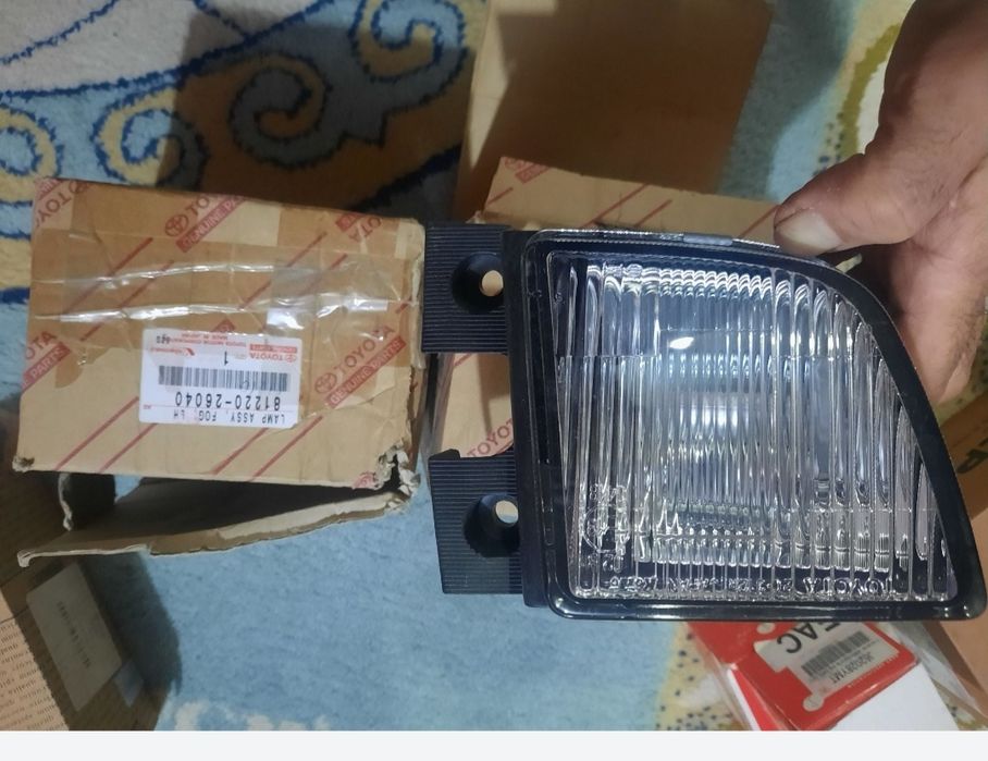 Тайота хайс .туманки