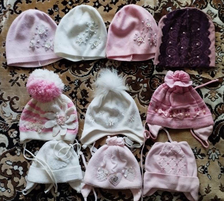 Продам шапки на девочку