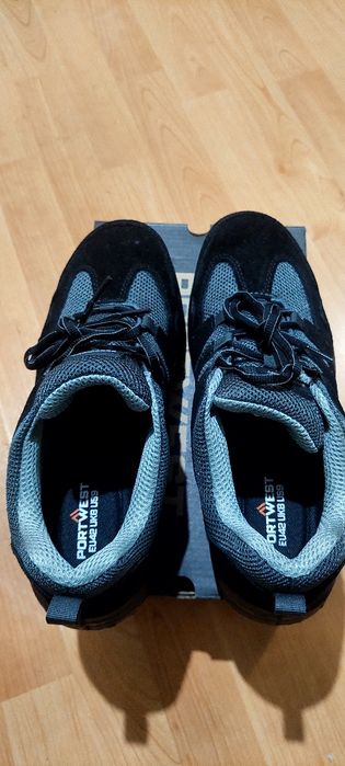 Pantofi cu protecție metalica, piele intoarsa