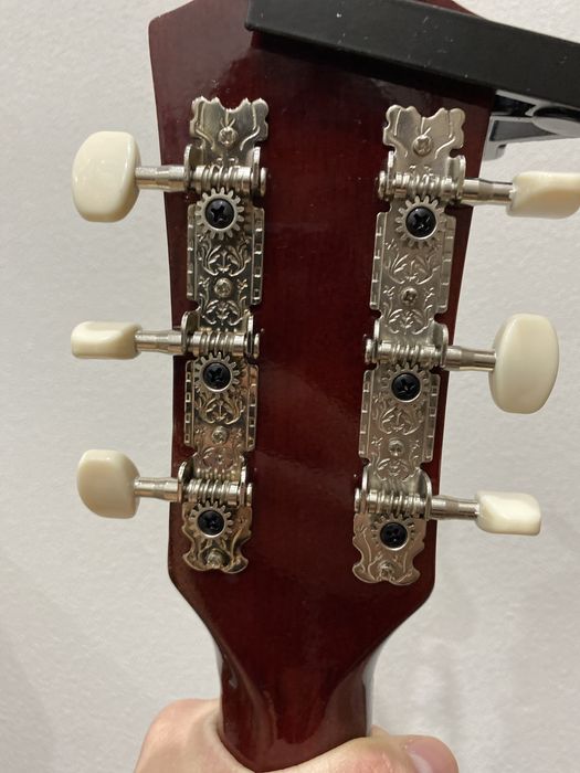 Акустическая гитара