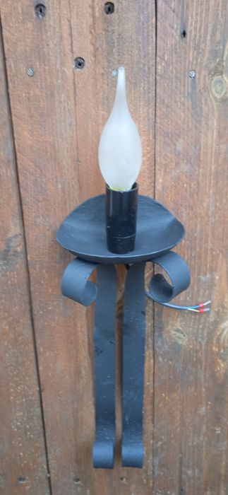 Нов Аплик за стена