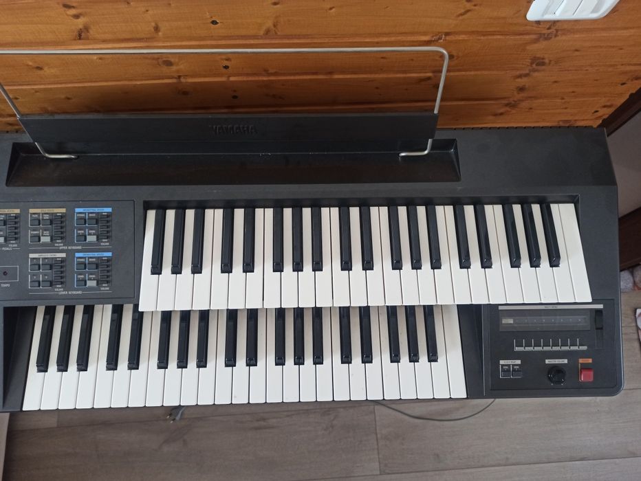 Vând Orga Yamaha