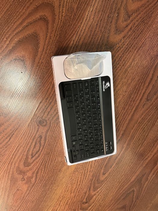Продаю блютуз клавиатуру с блютуз мышью
