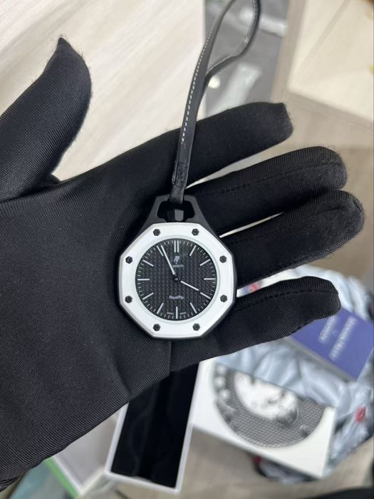 Часы Swatch Royal Pop