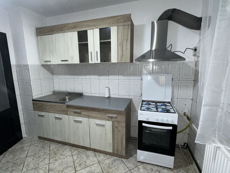 Inchiriez apartament