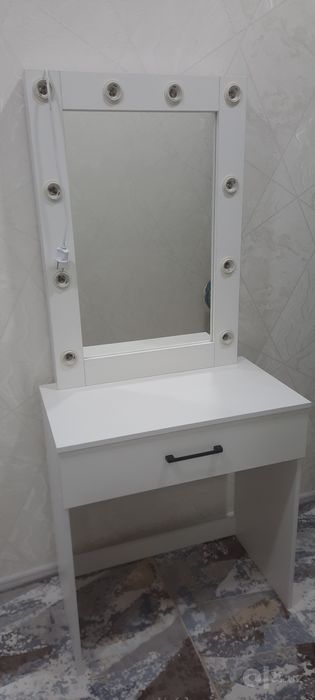Скидка трюмо с лампами