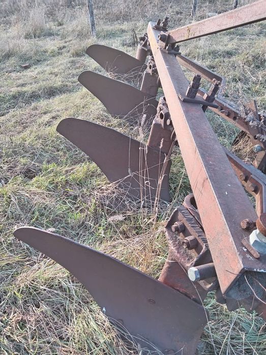 Плуг 4 корпуса. В рабочем состоянии.