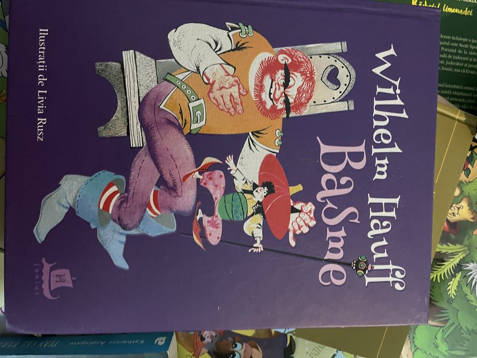 Diferite carti pentru copii in stil evantai