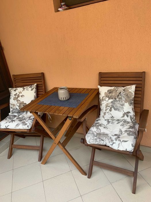 Градинска маса с два стола