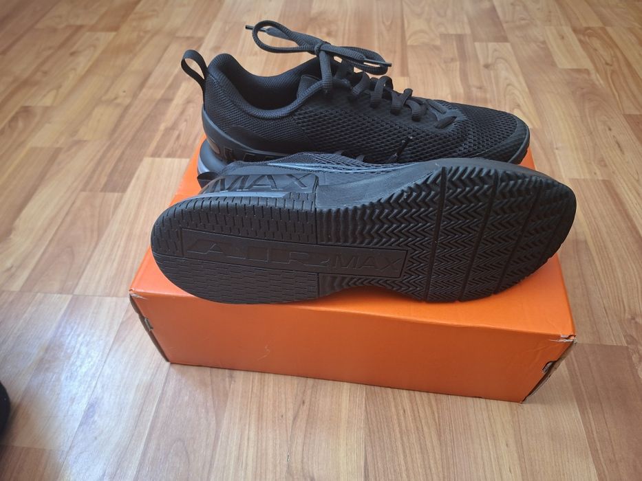 Vând adidași nike air max