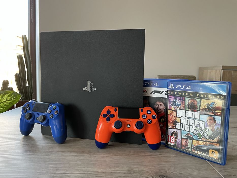 PlayStation 4 Pro конзола 1TB с 2 контролера