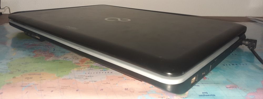 Laptop Fujitsu Lifebook I3, 4 Gb Ram, Windous, programe nou instalate