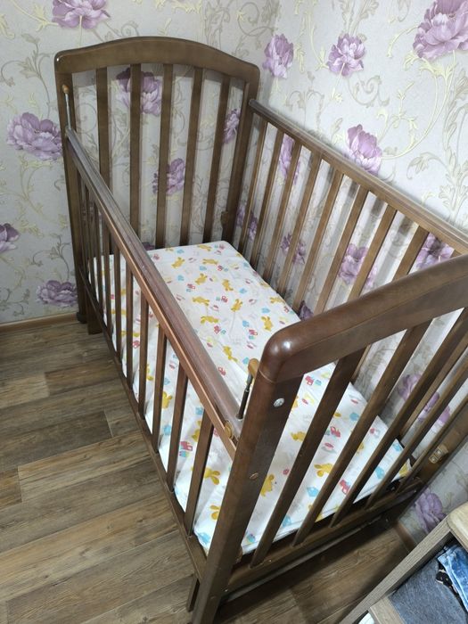 Продам кроватку, механизм маятник