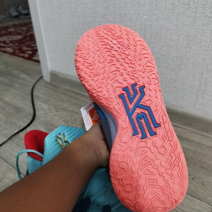 Срочно продам кросовки в Алматы