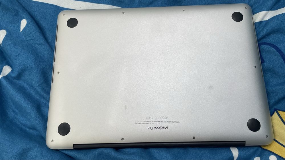 продам макбук на запчасти