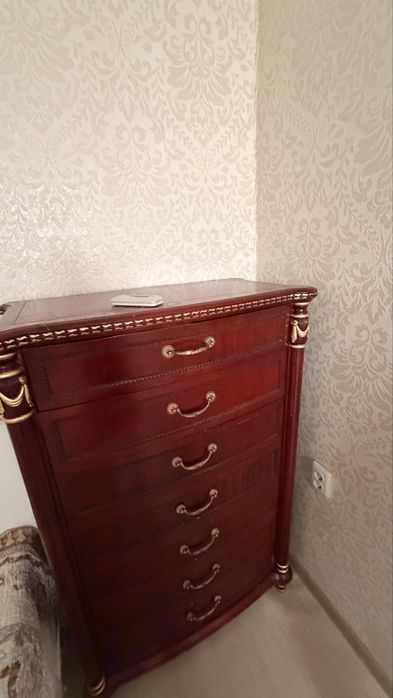Комод в классическом стиле, 7 ящиков