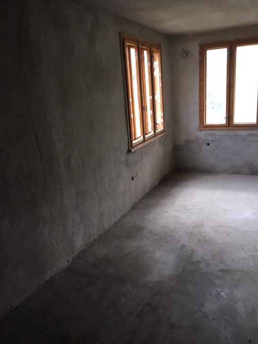 3 етажно жилище с дворно място