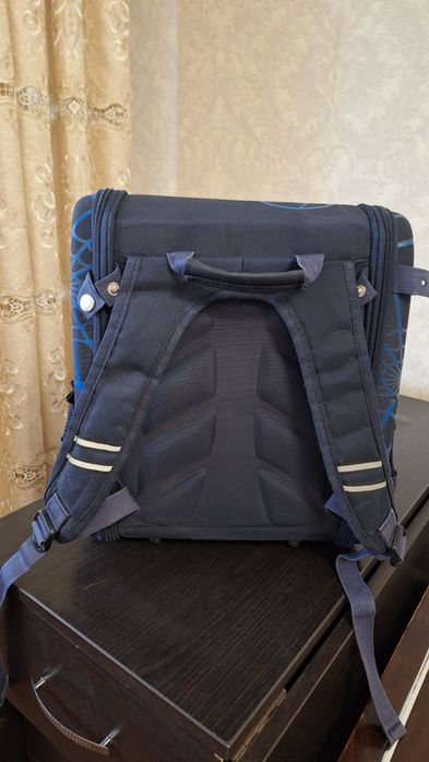 Продам  портфель в школу