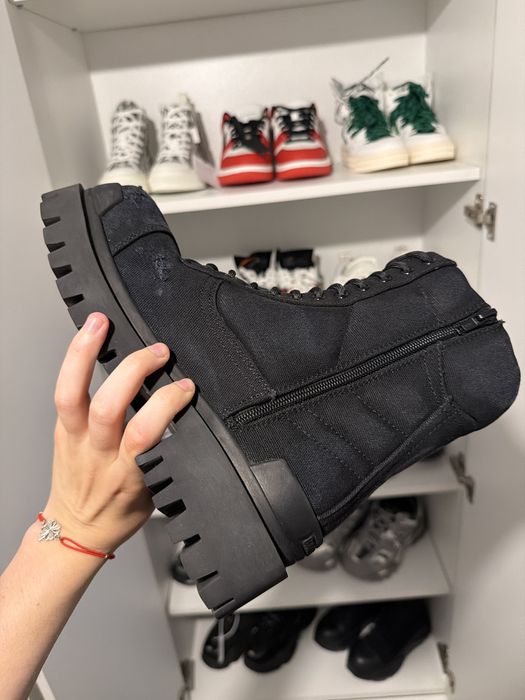 Balenciaga Strike Boots - 2 modele în anunț