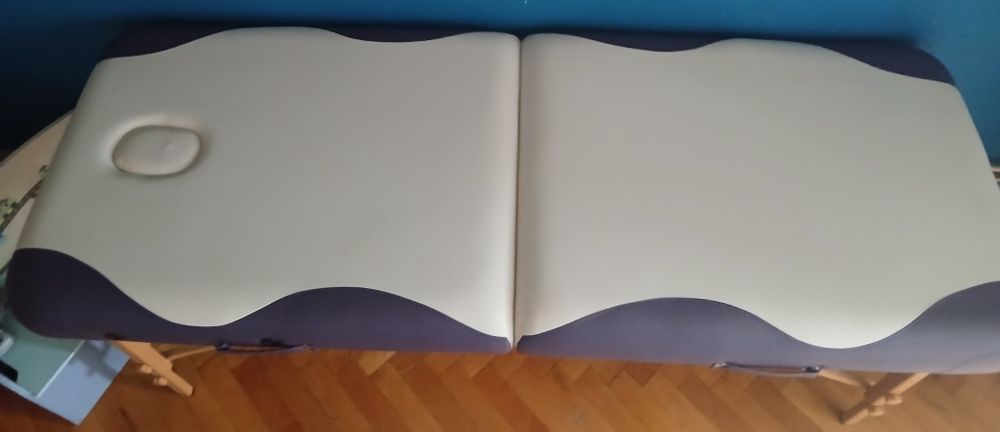 Masă de masaj profesională, pliabilă și portabilă – Design ergonomic (alb-mov)
​Descriere:
​Vând masă de masaj în stare excelentă, ideală atât pentru