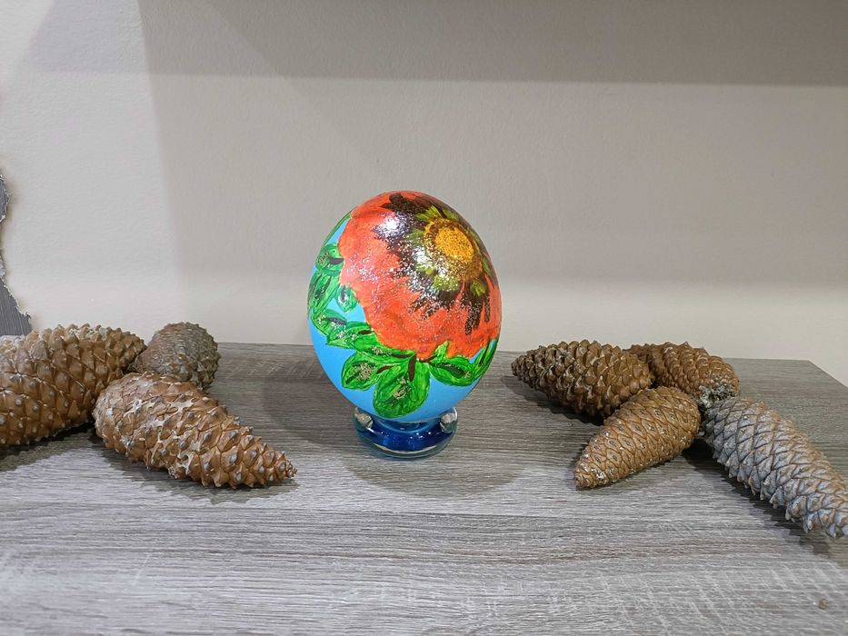 Сувенири,  от щраусови черупки. Ръчно декорирани.