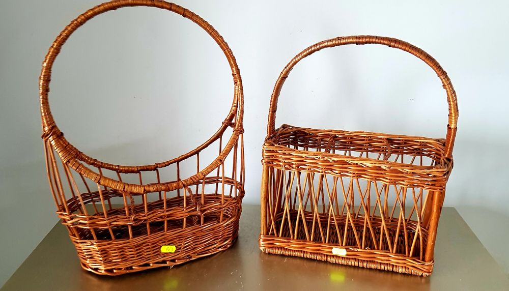 Coșuri vechi  din nuiele împletite