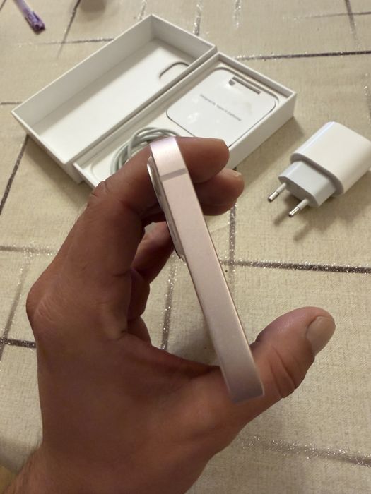 Продавам Iphone 13 128GB