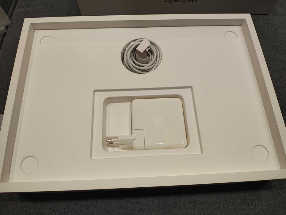 MacBook Pro 16 инча, 2019 i9 AMD Radeon Pro, 32GB DDR4, 1TB SSD, Gray