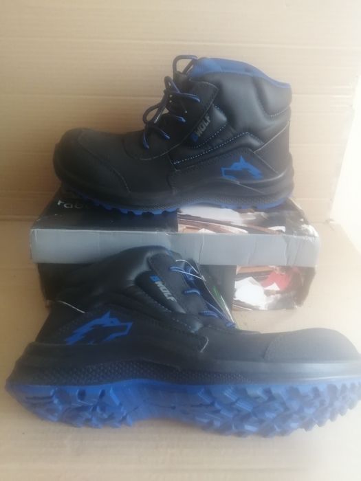 Работни обувки с твърди бомбета, абсолютно нови,