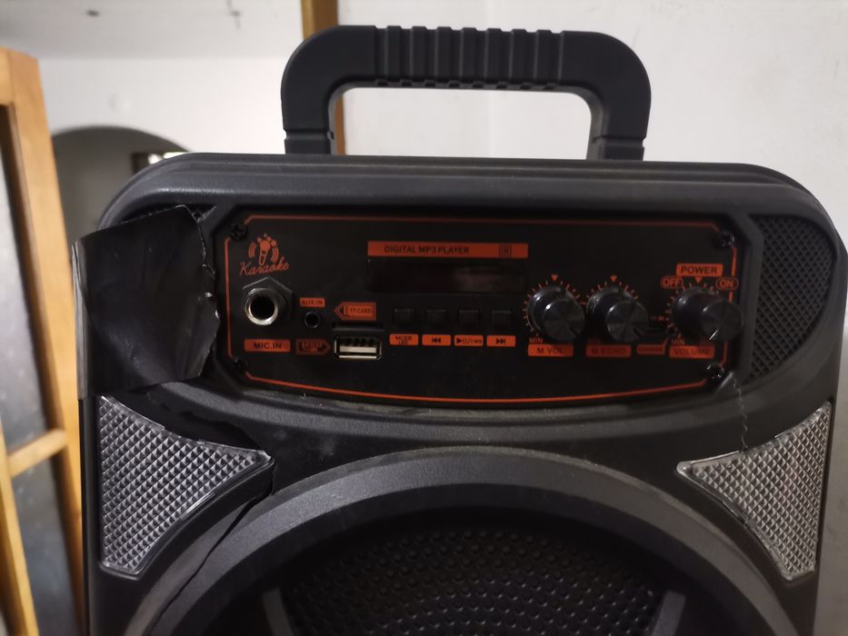 Boxă portabilă mare cu stik card radio microfon auxiliar perfect funcțională