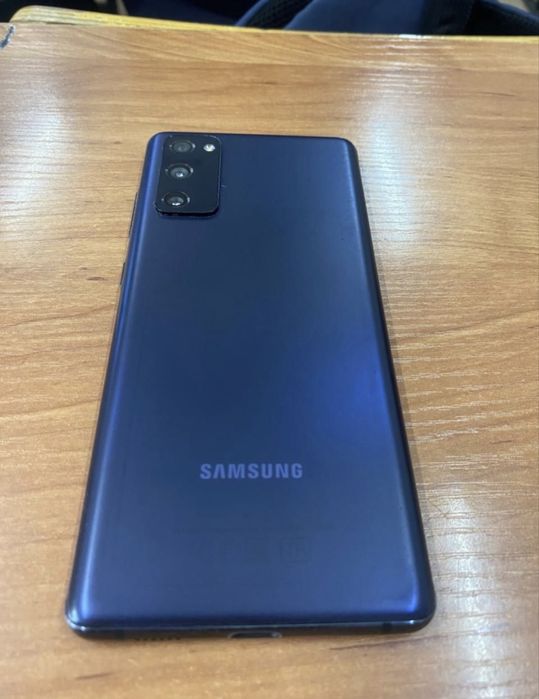 Samsung S20 FE 6/128гб не вскрывался