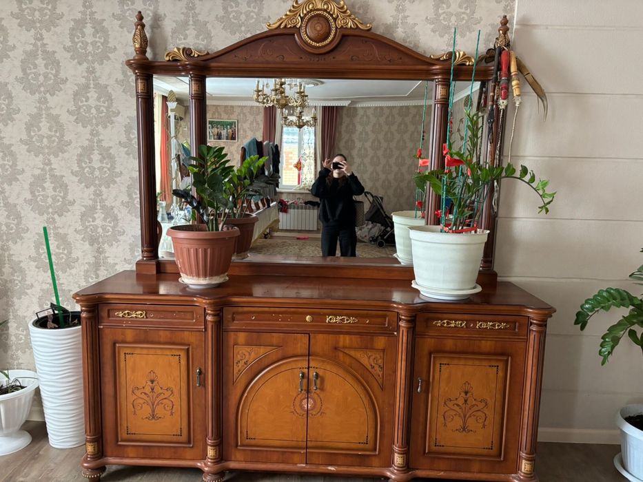 Сервант и комод