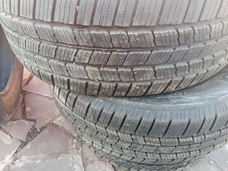 Продам шины двух видов.