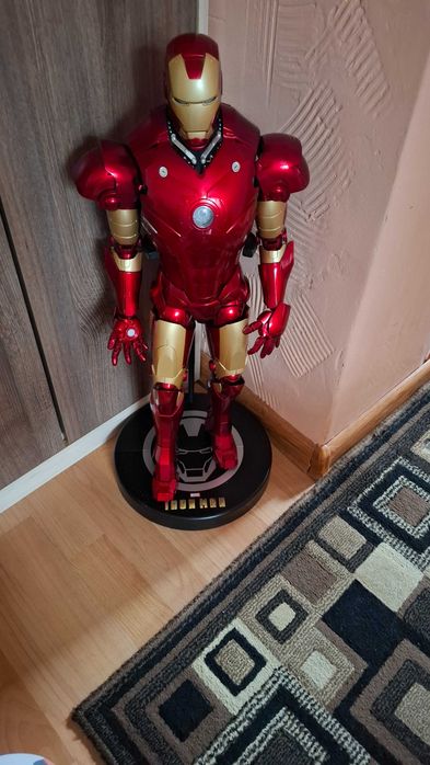 Железния човек с четири позиций