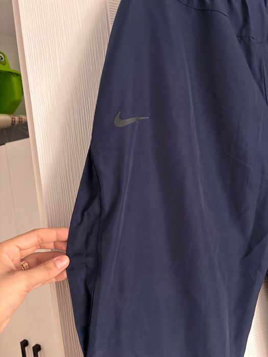 Pantaloni Nike, marimea Xl, originali! Albastru inchis, nou fara eticheta