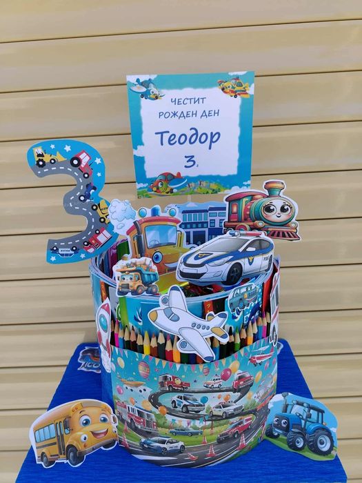 Торта от книжки и моливи