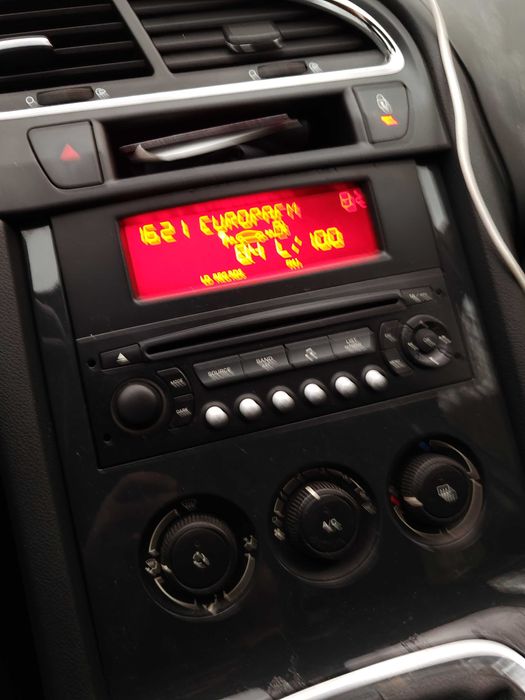 autoturism Peougeot 5008