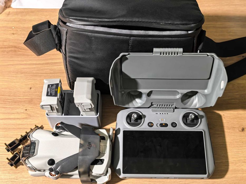 DJI Mini 4 Pro Fly More Combo Plus cu RC2