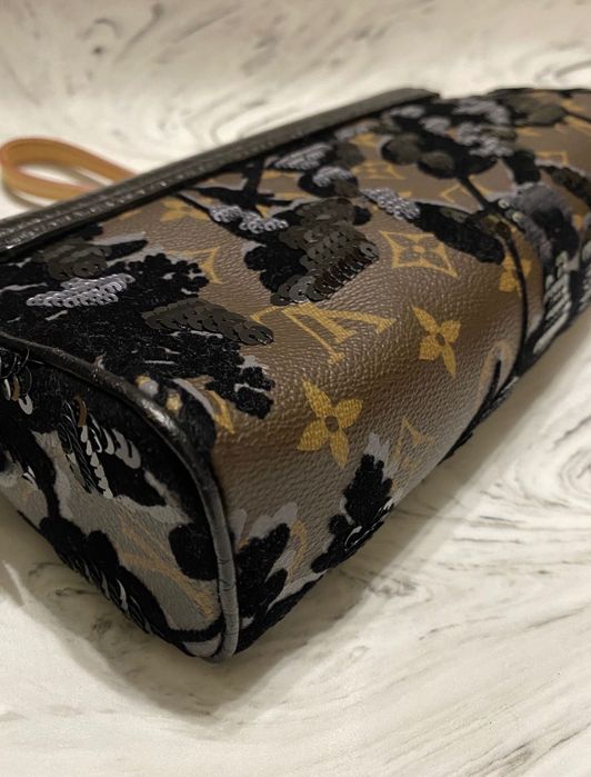 Сумка-клатч Louis Vuitton