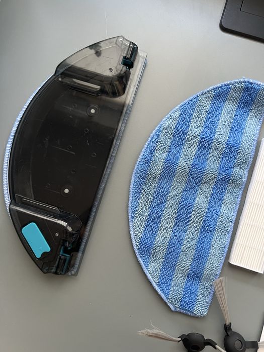 Aspirator robot BEKO VRR60110VW, 0.5l, autonomie max 110 min, Wi-Fi, functie mop