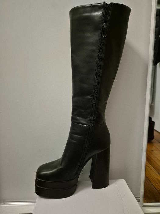 Дамски ботуши на висок ток