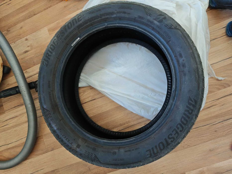 Vand 2 cauciucuri vara Bridgestone t005 225 50 r17 dot 36 2022