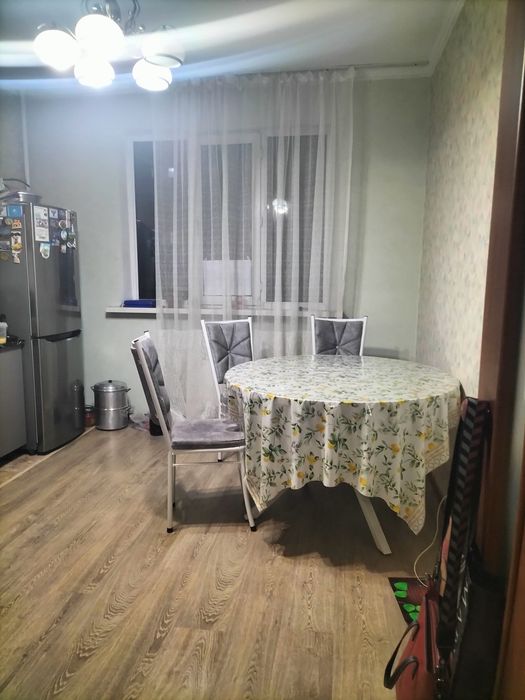 Продам стол со стульями