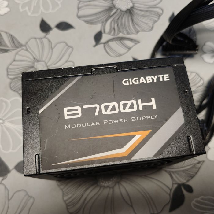 Блок питания 700W | Gigabyte B700H