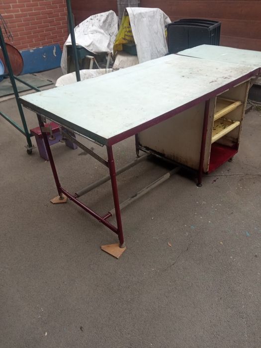 Продам.стол.верстак.